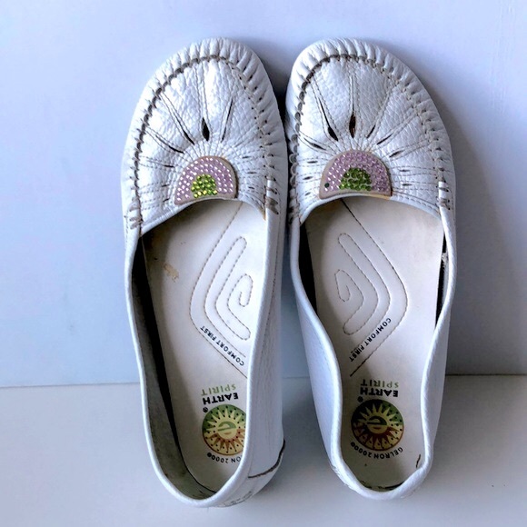 Earth Spirit Shoes - Earth Spirit White Leather Moccasins Size 8.5